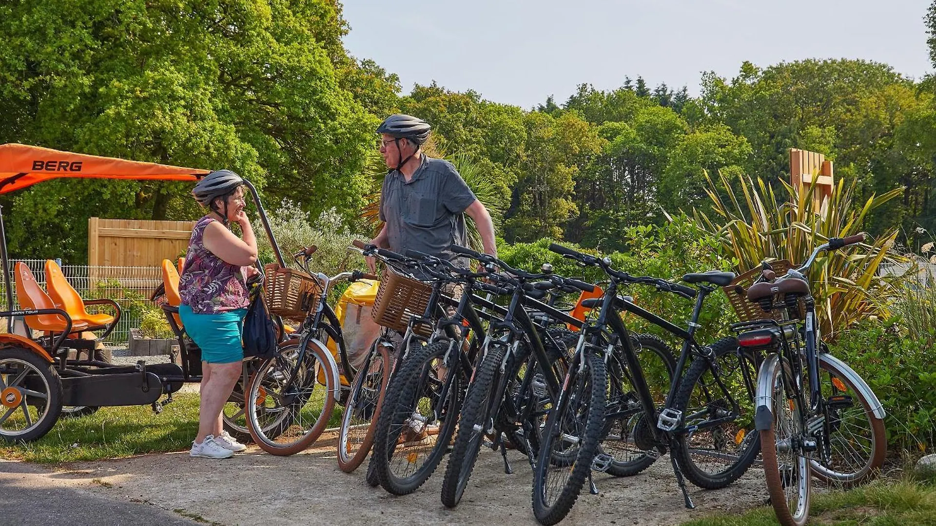 Camping Le Bois De Pleuven Saint-Yvi Campsite