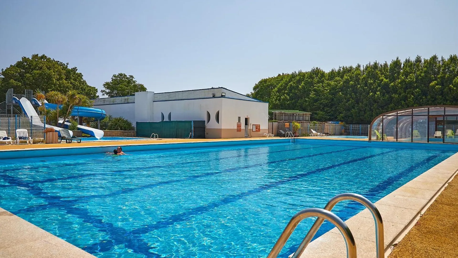 Camping Le Bois De Pleuven Saint-Yvi Campsite